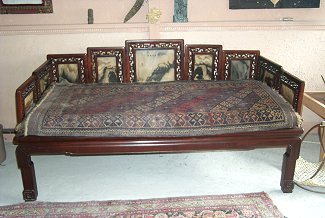 opiumsofa.jpg, 22136 bytes, 4/17/01